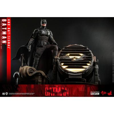 The Batman Figura Movie Masterpiece 1/6 Batman with Bat-Signal 31 cm