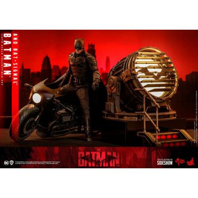 The Batman Figura Movie Masterpiece 1/6 Batman with Bat-Signal 31 cm