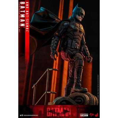 The Batman Figura Movie Masterpiece 1/6 Batman with Bat-Signal 31 cm