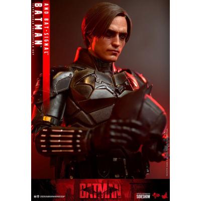 The Batman Figura Movie Masterpiece 1/6 Batman with Bat-Signal 31 cm