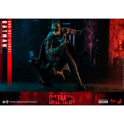 The Batman Figura Movie Masterpiece 1/6 Batman with Bat-Signal 31 cm
