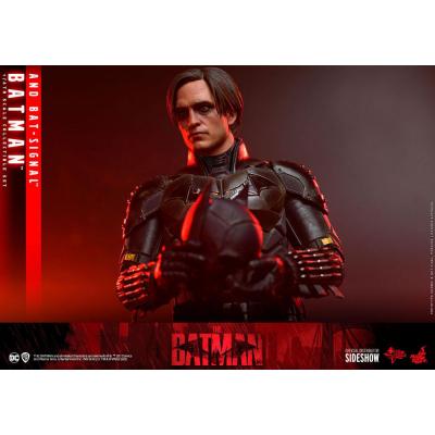 The Batman Figura Movie Masterpiece 1/6 Batman with Bat-Signal 31 cm