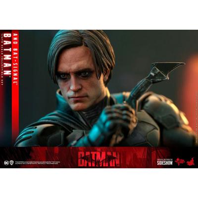 The Batman Figura Movie Masterpiece 1/6 Batman with Bat-Signal 31 cm