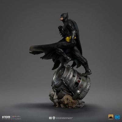 DC Comics Estatua 1/10 BDS Art Scale Batman Deluxe (Black Version Exclusive) heo EU Exclusive 30 cm