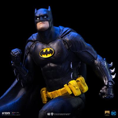 DC Comics Estatua 1/10 BDS Art Scale Batman Deluxe (Black Version Exclusive) heo EU Exclusive 30 cm
