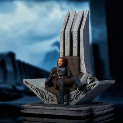 Star Wars: The Mandalorian Estatua Premier Collection 1/7 Bo-Katan Kryze on Throne 35 cm