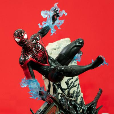 Marvel's Spider-Man 2 Marvel Gallery Deluxe Diorama Miles Morales (Gamerverse) 25 cm