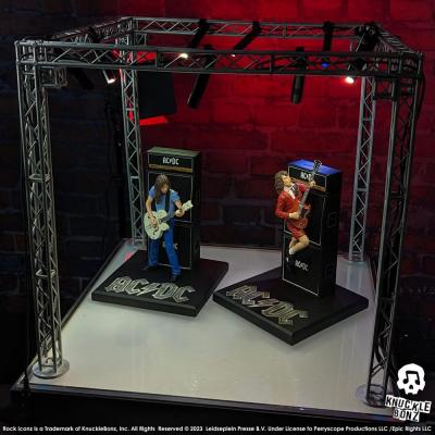 AC/DC Estatua Rock Iconz Angus Young III 25 cm